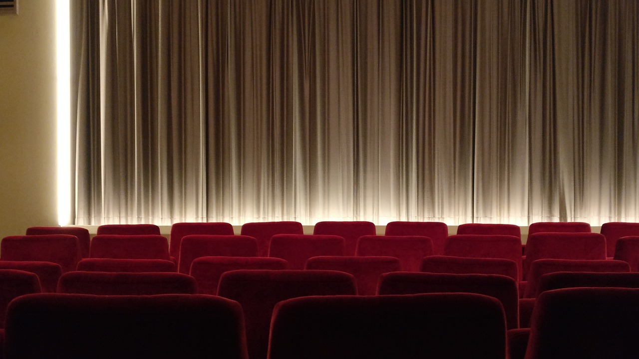 THEATER UND KIRCHE